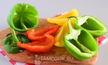 Papriky s tvarohom Papriky plnené tvarohom a syrom v rúre